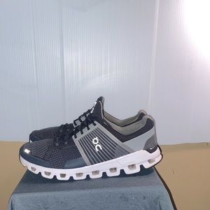 Oncloud-athletic shoes in good condition